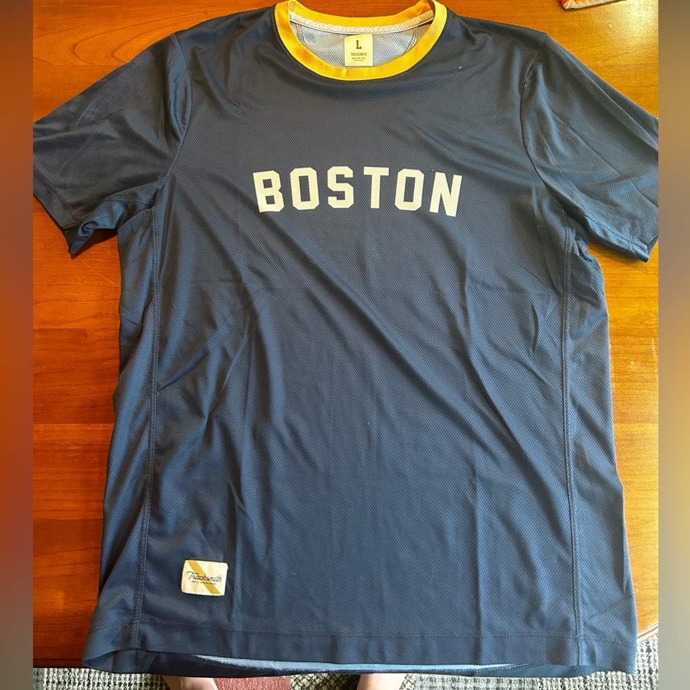 Tracksmith Boston running tee size large